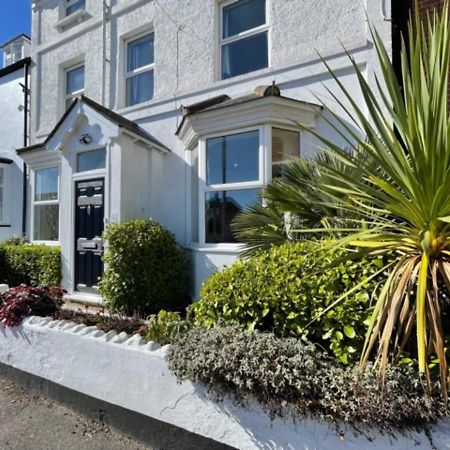 Spacious 4-Bed Beach Retreat For Families Steps From The Shore In Pevensey Bay Екстериор снимка