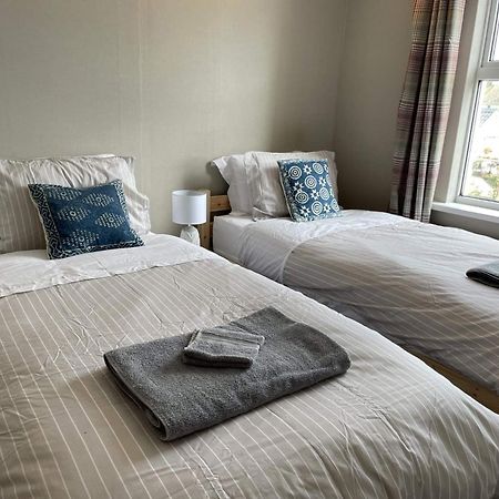 Spacious 4-Bed Beach Retreat For Families Steps From The Shore In Pevensey Bay Екстериор снимка