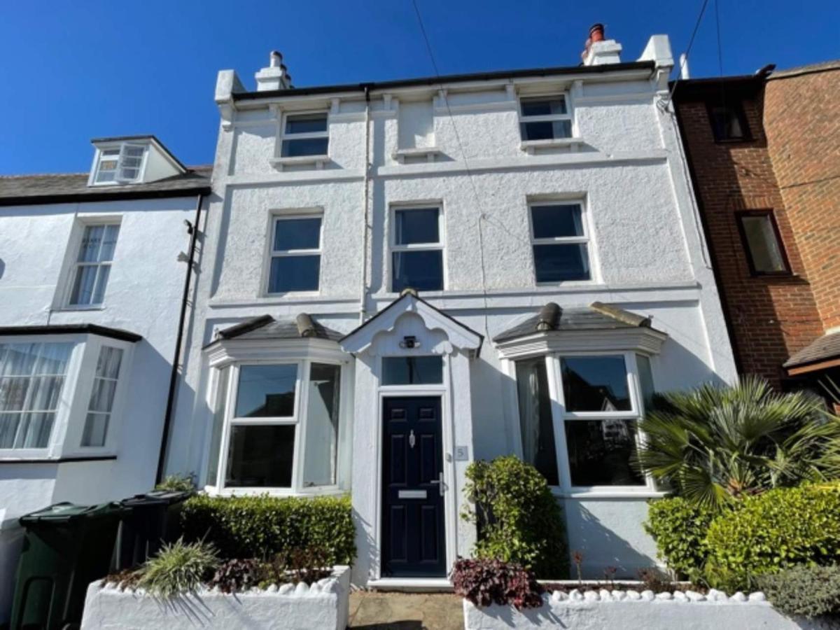 Spacious 4-Bed Beach Retreat For Families Steps From The Shore In Pevensey Bay Екстериор снимка