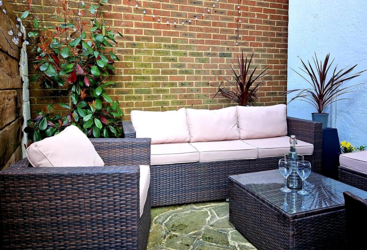 Spacious 4-Bed Beach Retreat For Families Steps From The Shore In Pevensey Bay Екстериор снимка