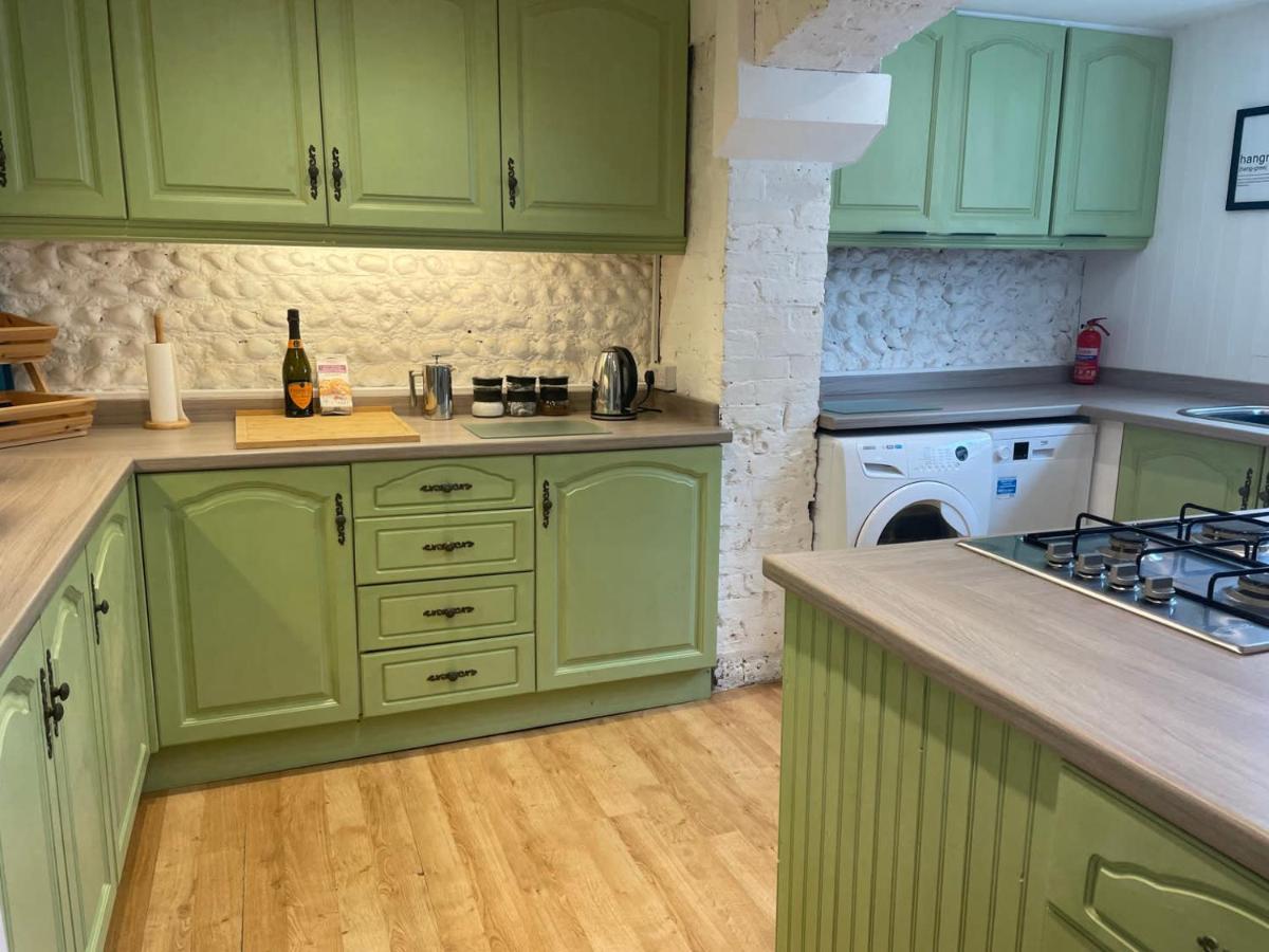 Spacious 4-Bed Beach Retreat For Families Steps From The Shore In Pevensey Bay Екстериор снимка