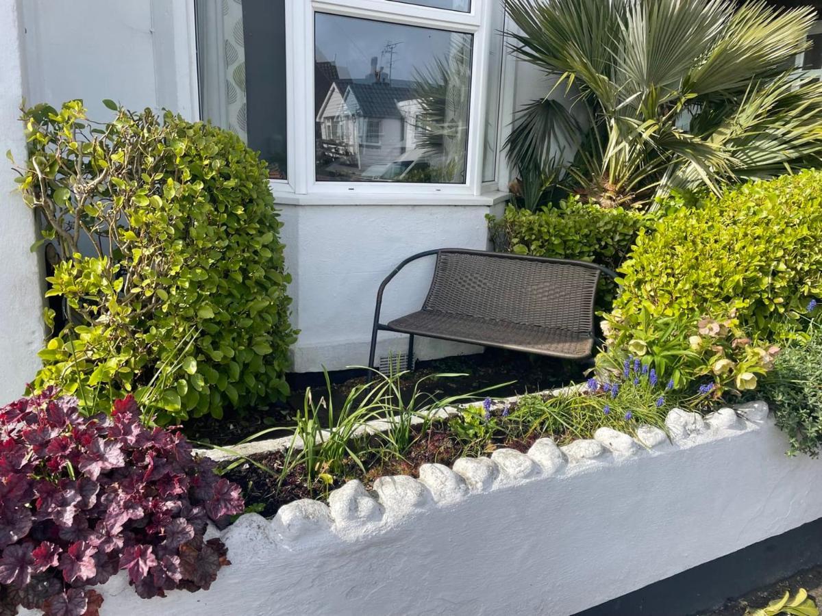 Spacious 4-Bed Beach Retreat For Families Steps From The Shore In Pevensey Bay Екстериор снимка