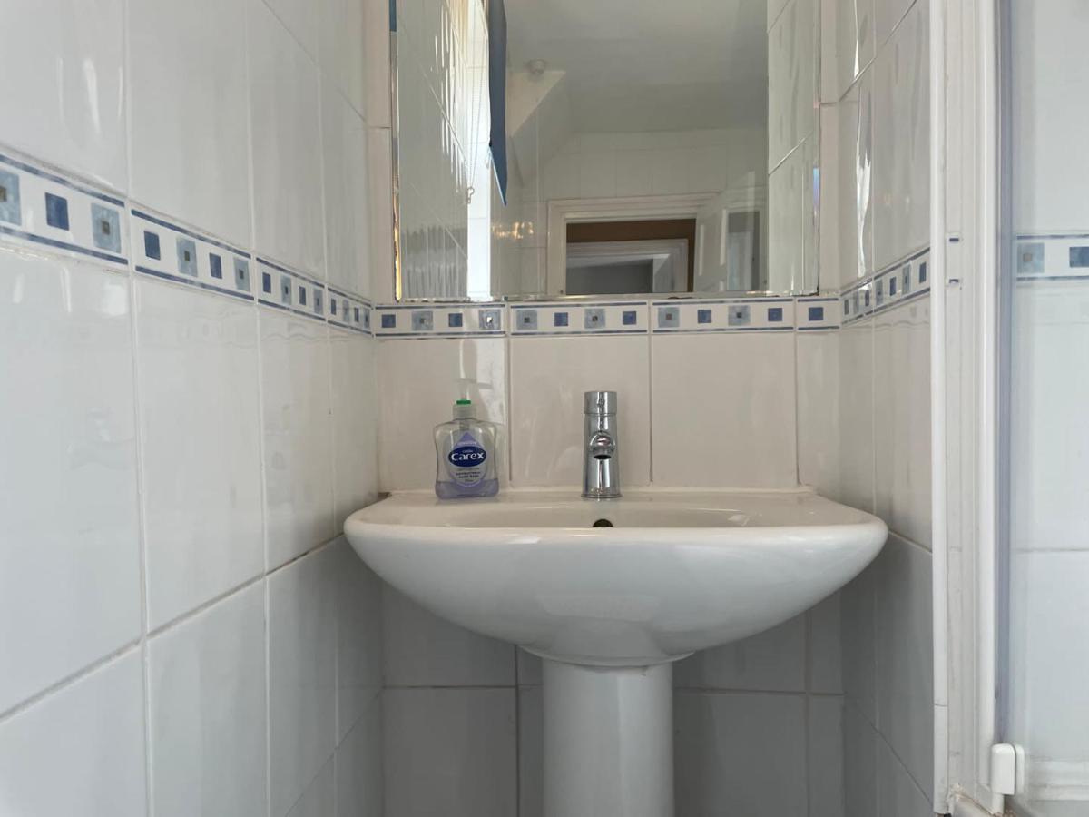 Spacious 4-Bed Beach Retreat For Families Steps From The Shore In Pevensey Bay Екстериор снимка