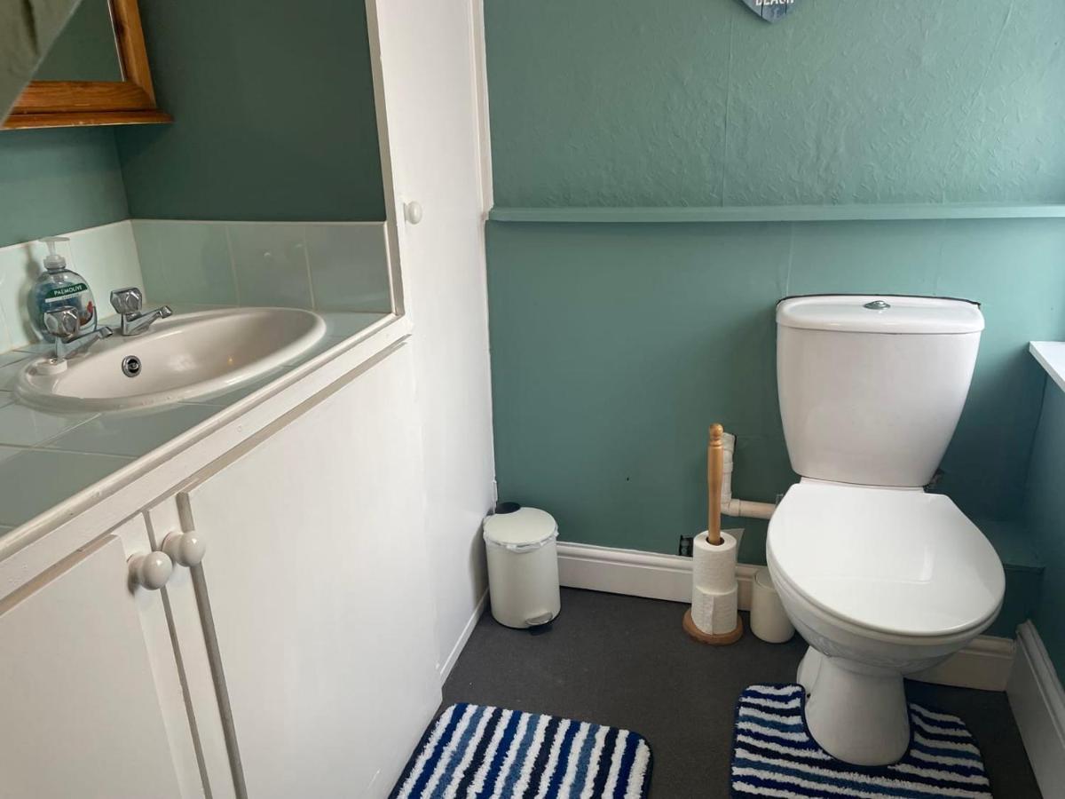 Spacious 4-Bed Beach Retreat For Families Steps From The Shore In Pevensey Bay Екстериор снимка