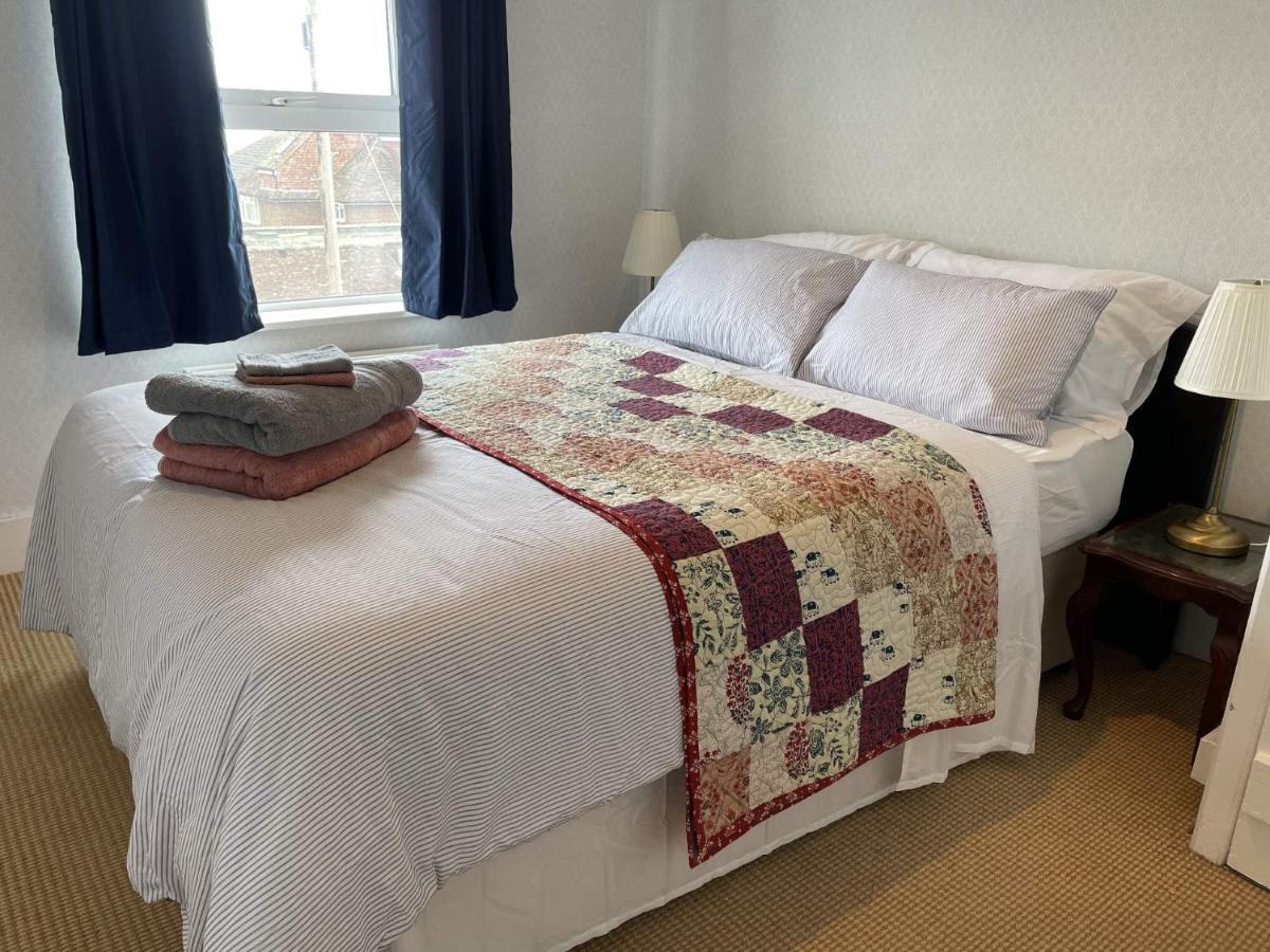 Spacious 4-Bed Beach Retreat For Families Steps From The Shore In Pevensey Bay Екстериор снимка