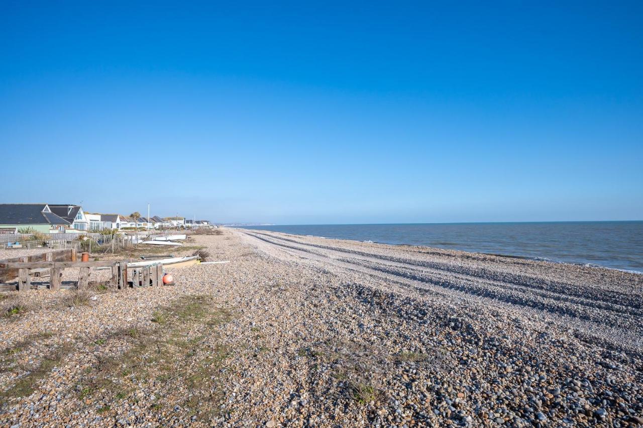 Spacious 4-Bed Beach Retreat For Families Steps From The Shore In Pevensey Bay Екстериор снимка