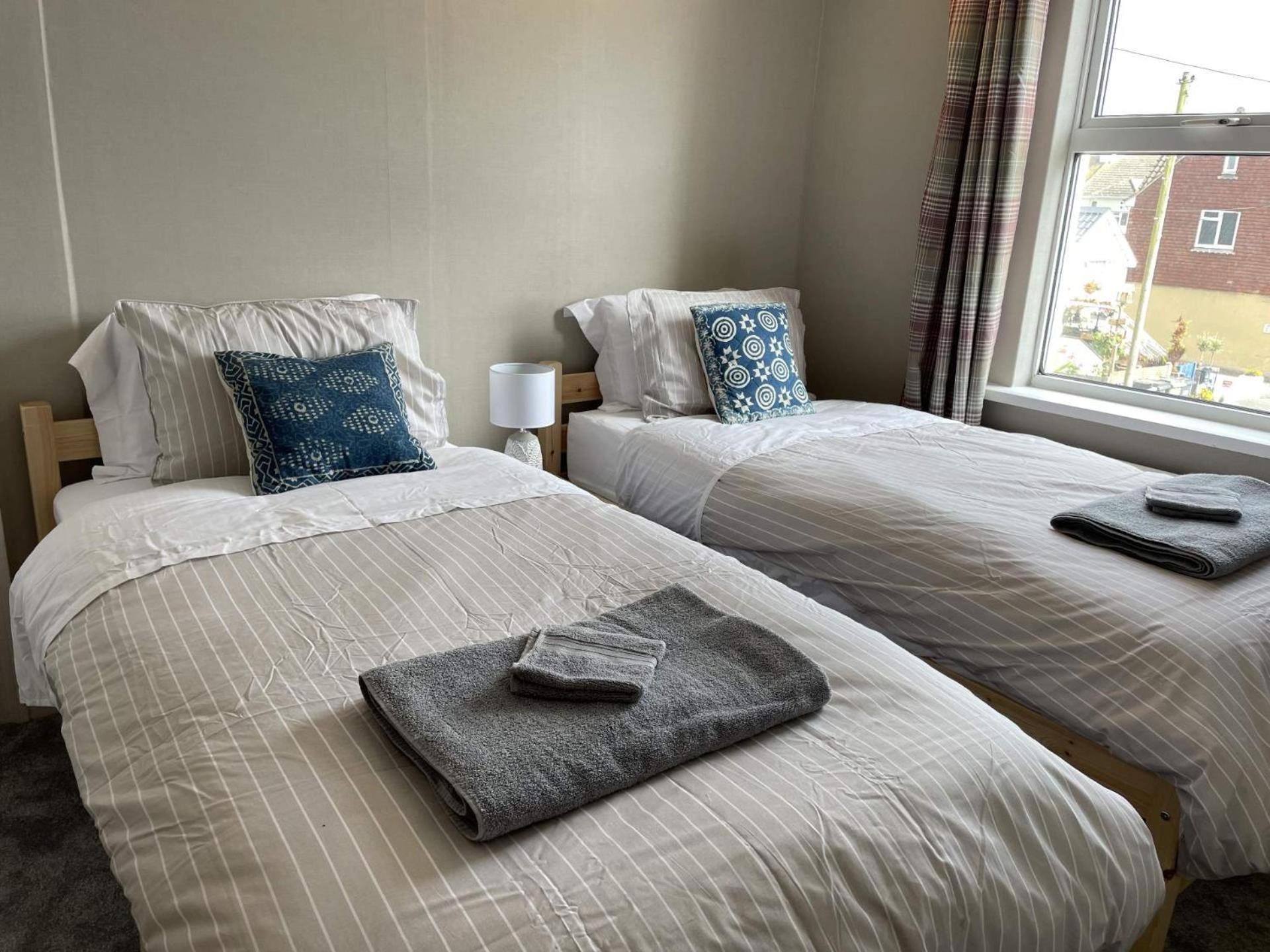 Spacious 4-Bed Beach Retreat For Families Steps From The Shore In Pevensey Bay Екстериор снимка