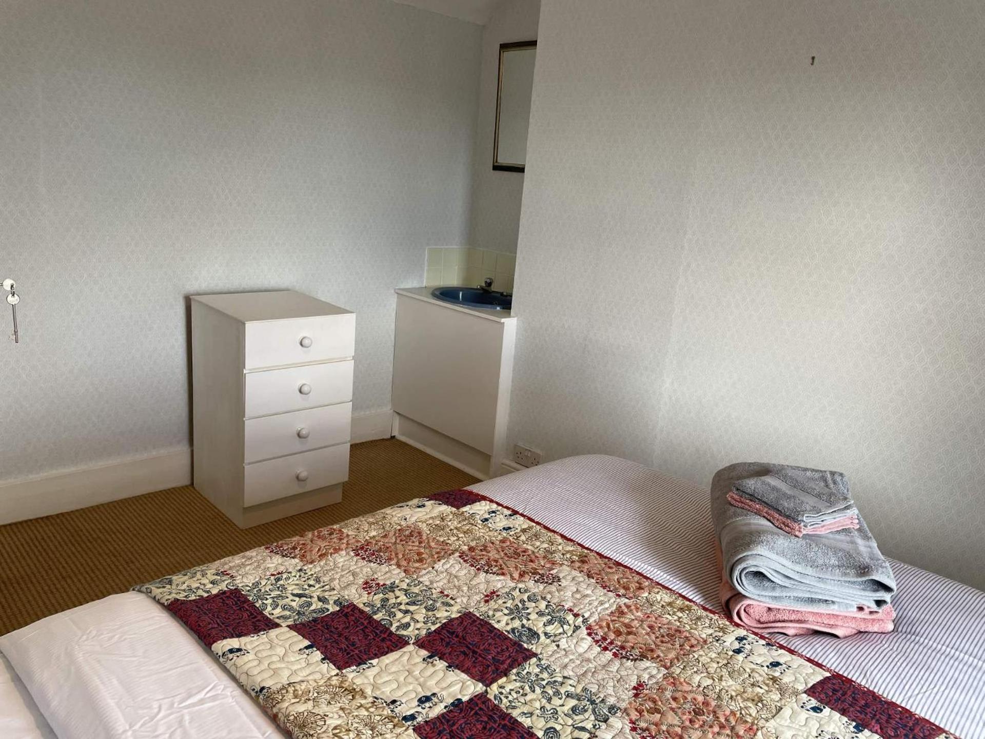 Spacious 4-Bed Beach Retreat For Families Steps From The Shore In Pevensey Bay Екстериор снимка